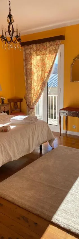 Chez Hélène 3 étoiles, labellisé disabled PMR,pour 4 personnes chiens bienvenus-pet friendly，位于布尔马当的酒店