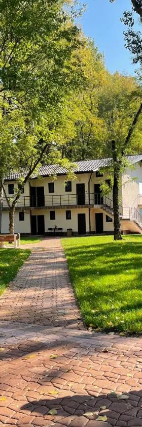 Paradise Park，位于Polski Trŭmbesh的酒店