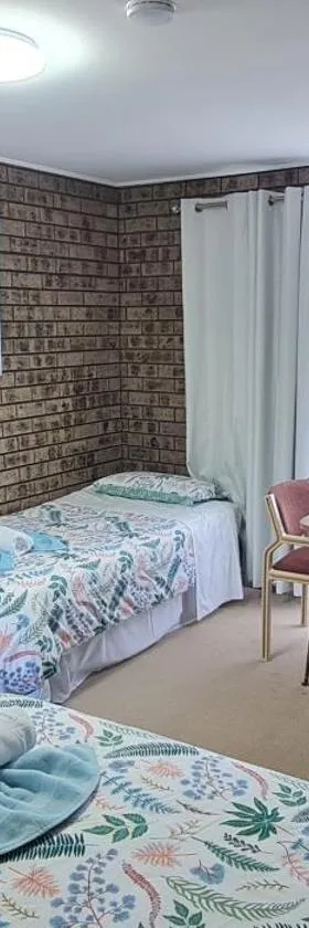 The SIM - Sussex Inlet Motel，位于苏塞克斯入口的酒店