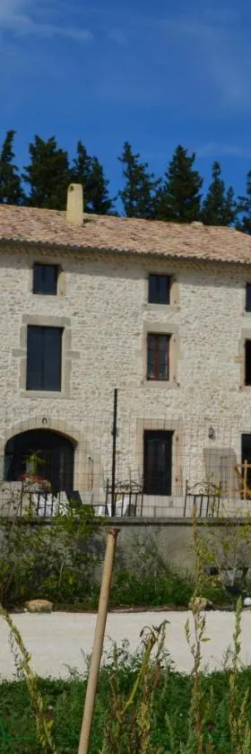 LES GITES DU LAUZON，位于Montségur-sur-Lauzon的酒店
