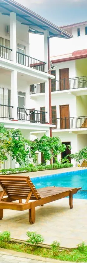 Hotel Summer Haven，位于波隆纳鲁沃的酒店