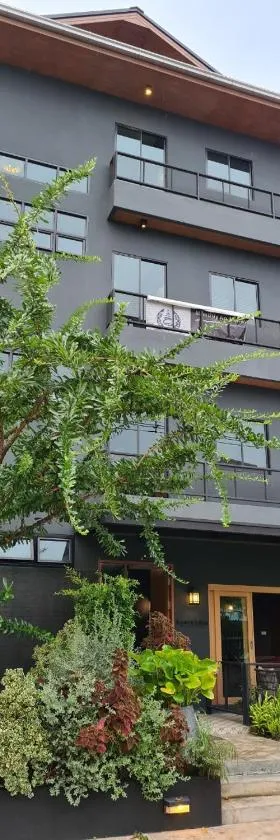 The Lantern Suites，位于Ban Song Hong的酒店