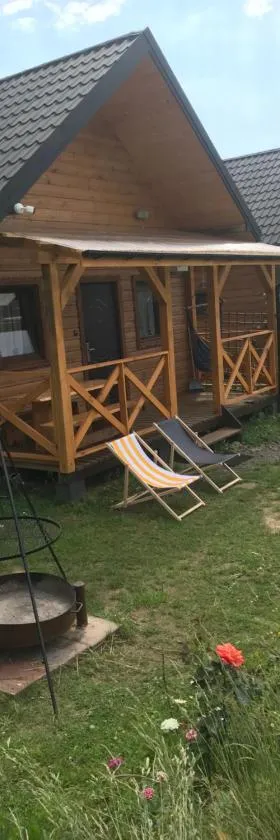 Domki Złota Rybka nad Jeziorem Solińskim jacuzzi，位于扎沃兹的酒店