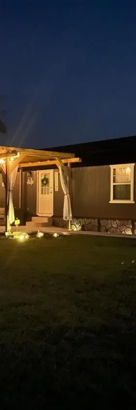 Little House by the Pond，位于Oneida的酒店