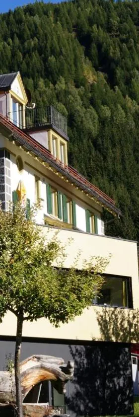 Hotel Vallatscha，位于Curaglia的酒店