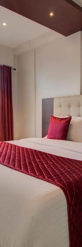 Hotel Malad Inn opposite Malad Railway Station，位于孟买的酒店