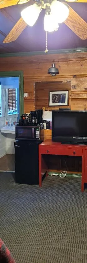 Shaver Lake Village Hotel，位于谢弗湖的酒店