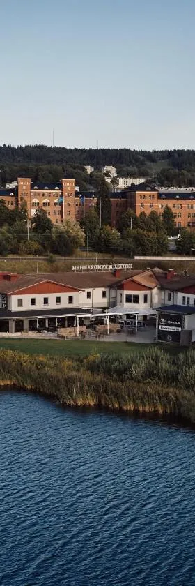 Hasse på Sjökanten Hotell & Restaurang，位于延雪平的酒店