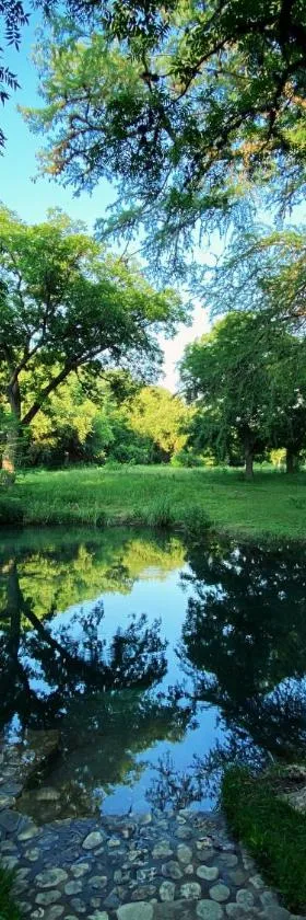 The Springs Retreat，位于Leakey的酒店
