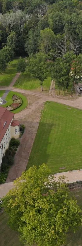 Pałac Bogaczów - noclegi - restauracja - przyjęcia，位于Bogaczów的酒店