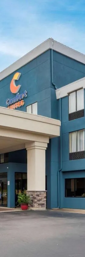 Comfort Suites Fultondale I-65 near I-22，位于富尔顿戴尔的酒店