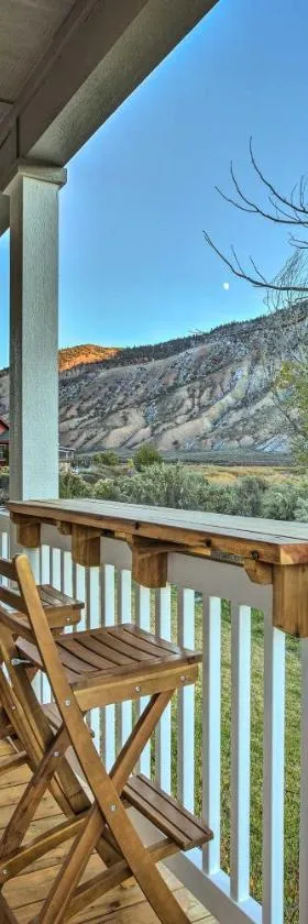 Magnificent Gypsum Retreat on the Colorado River!，位于Gypsum的酒店