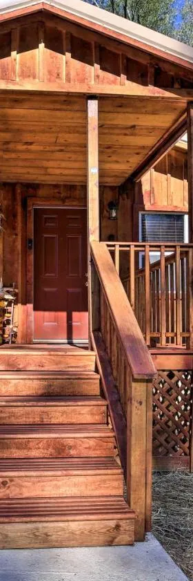 Silver Creek Cabin with Hiking Less Than 1 Mi to Town!，位于Beattyville的酒店