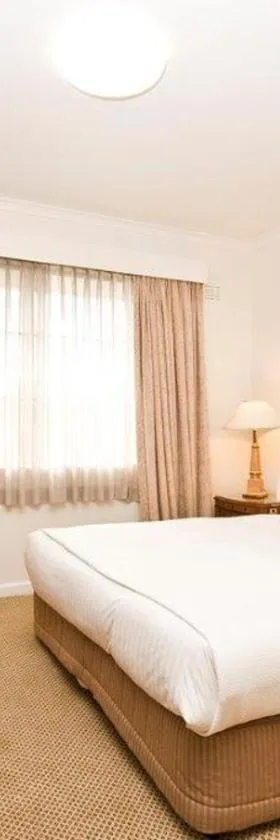 Country Plaza Motel，位于昆比恩的酒店