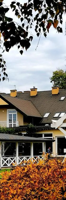 珀泽姆克泽宾馆，位于Fałków的酒店