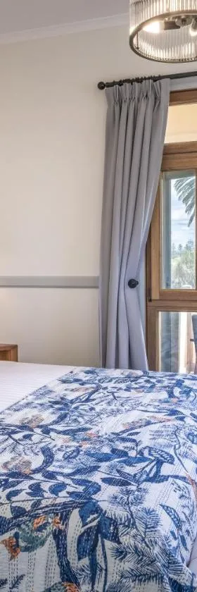 Bermagui Beach Hotel，位于伯马吉的酒店
