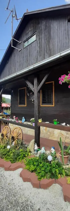 Kuća Viola, traditional wooden house in Tuhelj，位于特美好的酒店