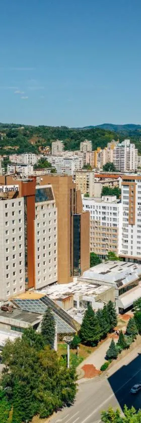 Grand Hotel Tuzla，位于图兹拉的酒店