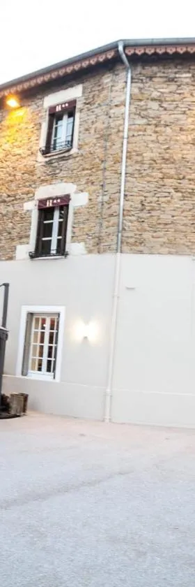 Hôtel La Batisse，位于Crémieu的酒店