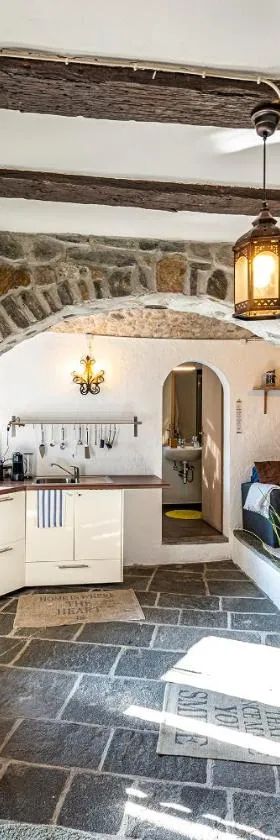 Casa Alma Grotto，位于Brione sopra Minusio的酒店