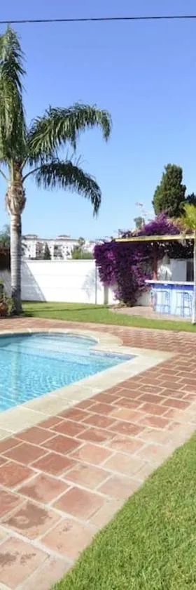 Maravillosa villa privada con piscina y gran jardín，位于Taramay的酒店