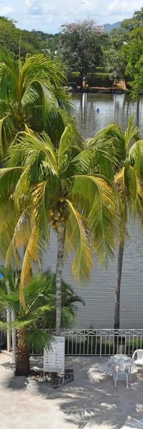 Cristales, Condominio Lagos del Peñon，位于吉拉尔多特的酒店