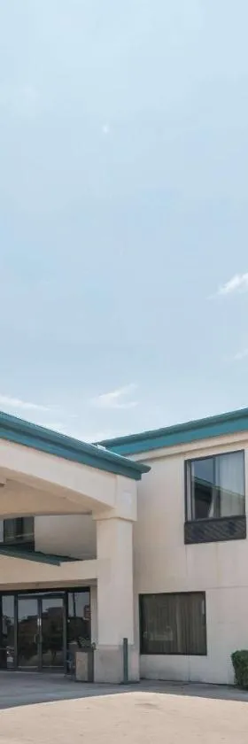 Super 8 by Wyndham Fort Worth Downtown South，位于沃思堡的酒店