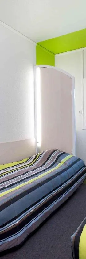 Eco hôtel Rouen Louviers Val de Reuil，位于瓦勒德勒伊的酒店