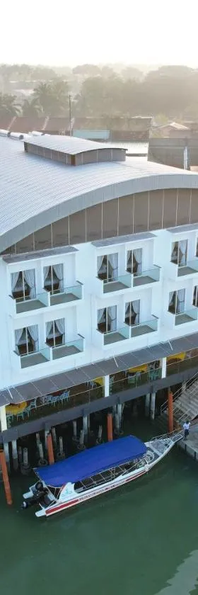 Hotel Le-Shore，位于瓜拉雪兰戈的酒店
