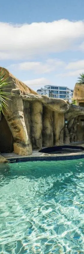 Mooloolaba Beachfront: Superior Resort Apartment，位于穆卢拉巴的酒店