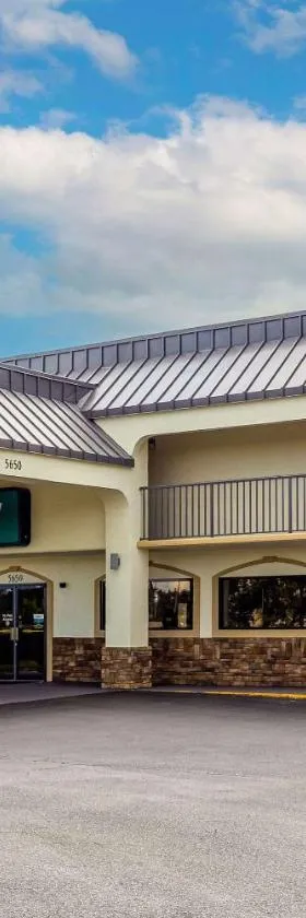 Quality Inn Mobile West Tillmans Corner，位于莫比尔提尔曼斯角的酒店
