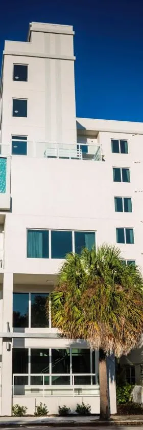 The Avalon Club，位于克利尔沃特的酒店