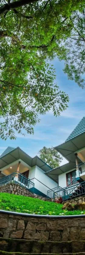 Golden Fern Resort，位于Kanthalloor的酒店