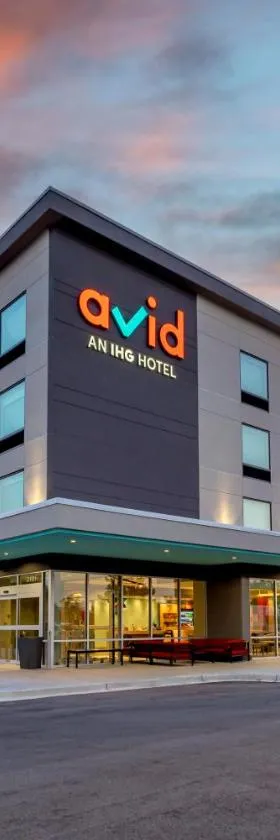 avid hotels Milwaukee West - Waukesha by IHG，位于Pewaukee的酒店