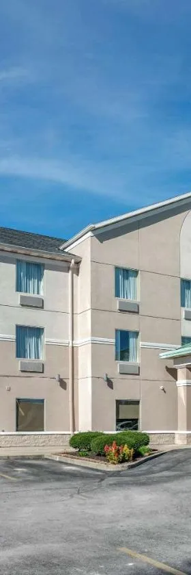 Comfort Inn & Suites Dayton Northwest - Englewood，位于代顿的酒店