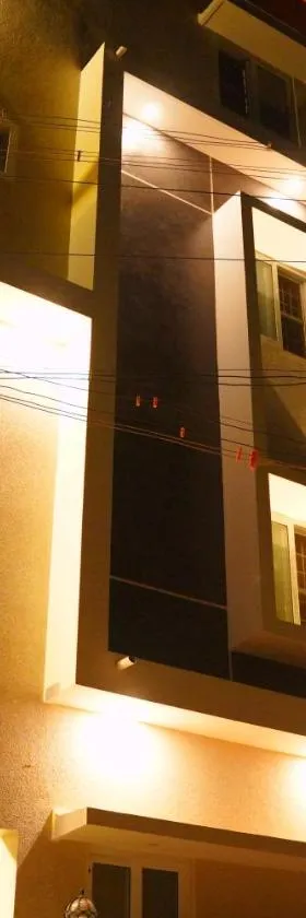 Hotel Akshith Inn，位于坦贾武尔的酒店