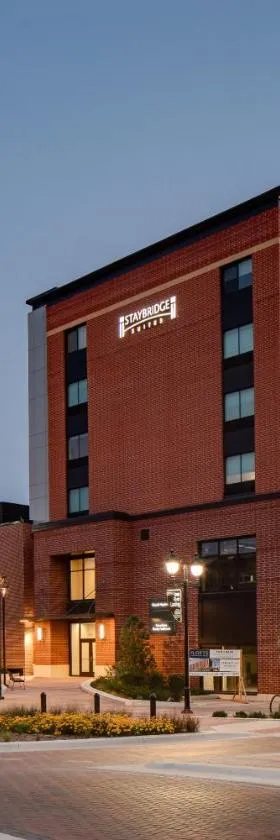 Staybridge Suites - Iowa City - Coralville by IHG，位于克拉尔维尔的酒店