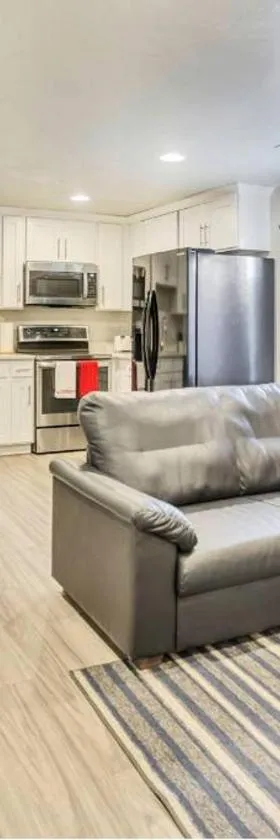 New Furnished 2Bd Apt! Great for Long Stays，位于Vineyard的酒店
