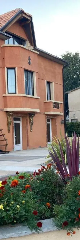 Hôtel La Demeure Coloniale，位于莫里亚尼海滩的酒店