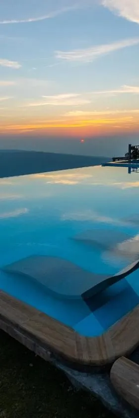 Polo Cherrapunjee Resort，位于乞拉朋齐的酒店