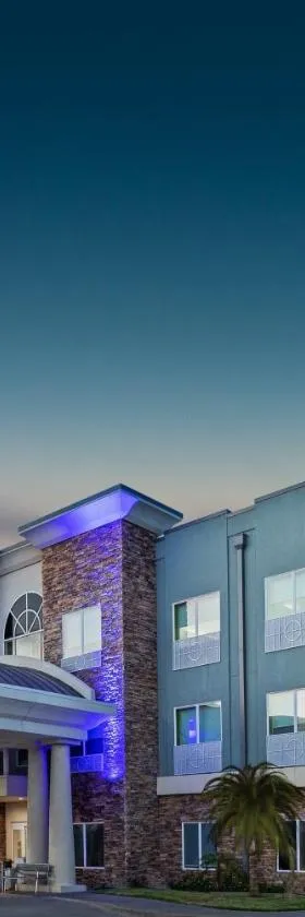 Holiday Inn Express & Suites Rockport - Bay View by IHG，位于罗克波特的酒店