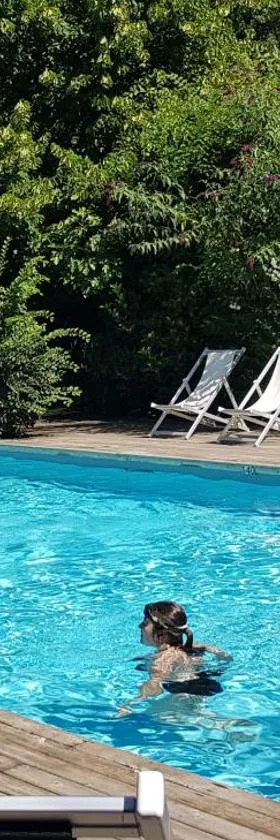 Camping Les Cent Chênes，位于圣雅内的酒店