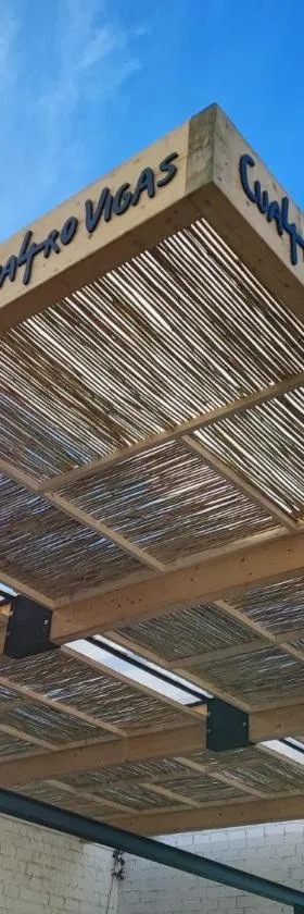 Apartamentos CuatroVigas，位于Bollullos de la Mitación的酒店