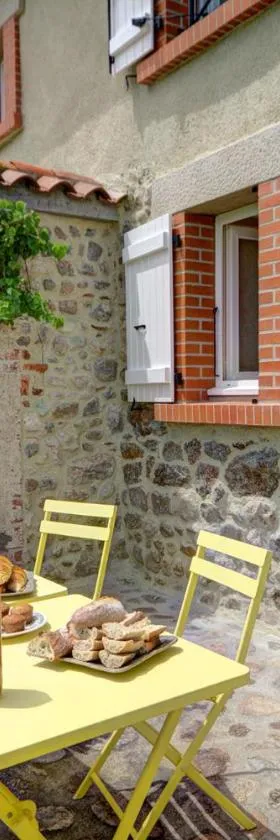 Chambres d'Hôtes Ondine et Igor，位于Saint-Marcellin-en-Forez的酒店