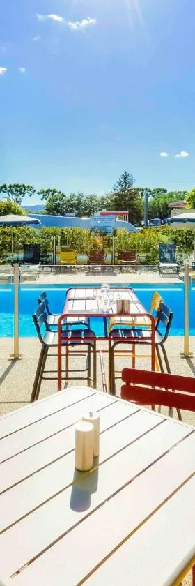 Ibis Roanne Le Coteau Hotel Restaurant，位于勒科托的酒店