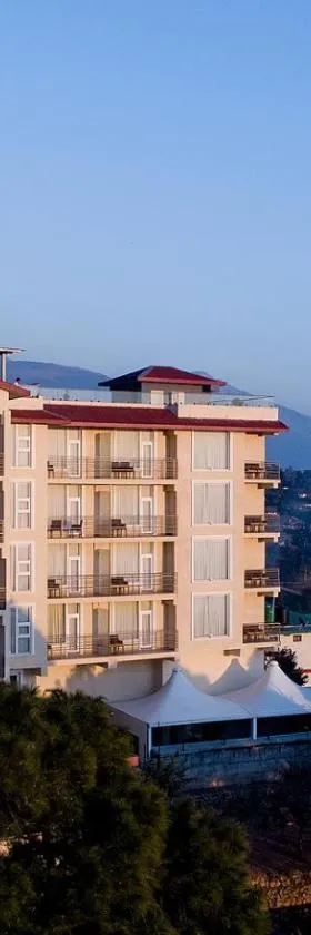 Best Western Plus Revanta Mcleod Ganj，位于达兰萨拉的酒店