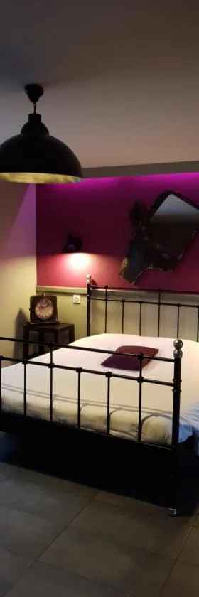 Hotel restaurant La Pêcherie - Le manoir d'à coté - Les 5 ruches -Logis hôtels，位于库尔瑟勒·苏尔·梅尔的酒店