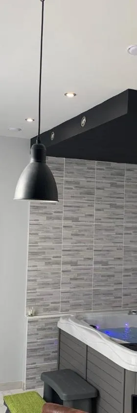 Appartement spa gingko, N1 Valenciennes, Wifi, Netflix，位于Aulnoy的酒店