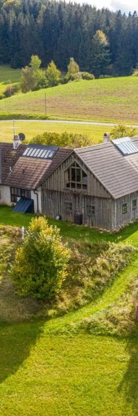 WALD-LAND-HOF Schloss Rosenau，位于罗西瑙城堡的酒店