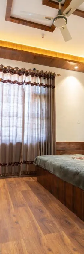 Mathan View Homestay - 3min Drive to Kullu-Manali Airport，位于Shamshi的酒店